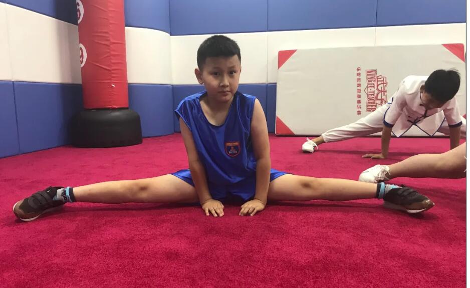 快来看看你拉韧带的姿势正确吗,拉韧带的方法与技巧