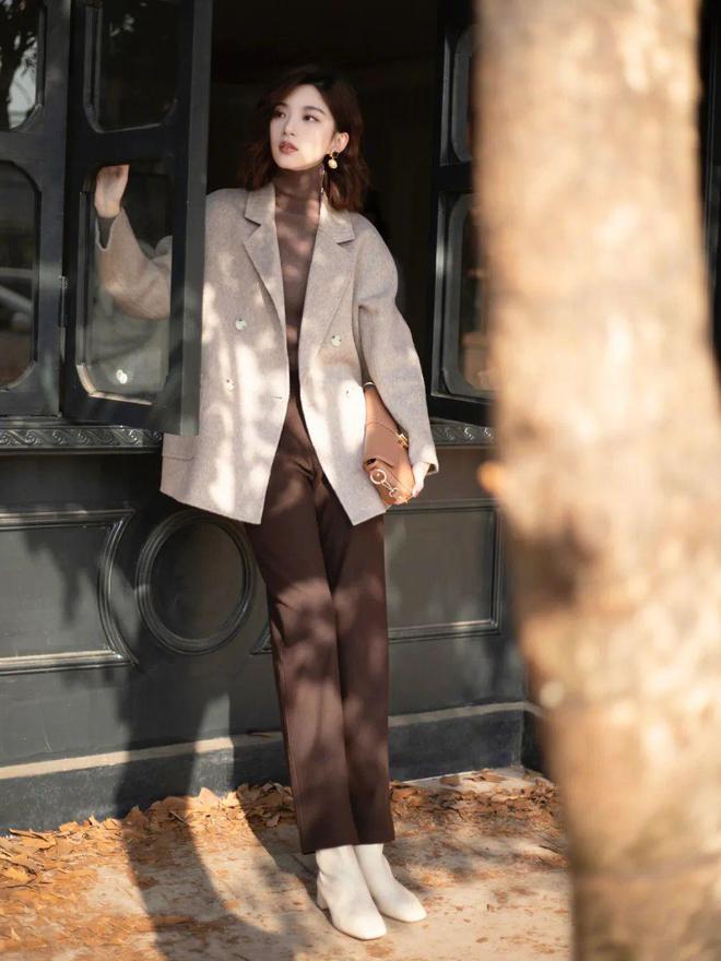 燕麦色大衣新年穿搭,燕麦色的衣服适合多大年纪的穿