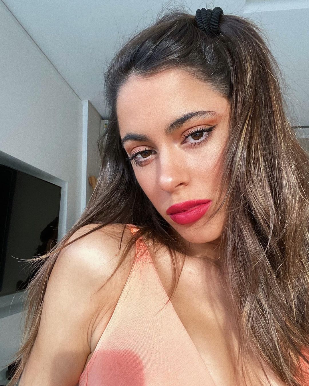 《足球花边》第14期：阿根廷最红女星—梅西“保镖”德保罗的女友