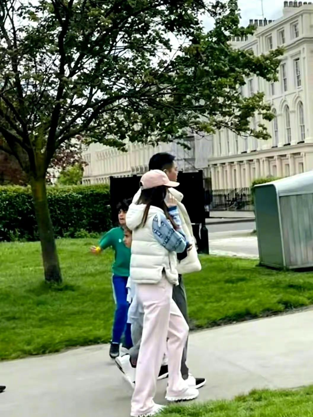 刘强东章泽天英国女王,刘强东章泽天英国参加婚礼照片