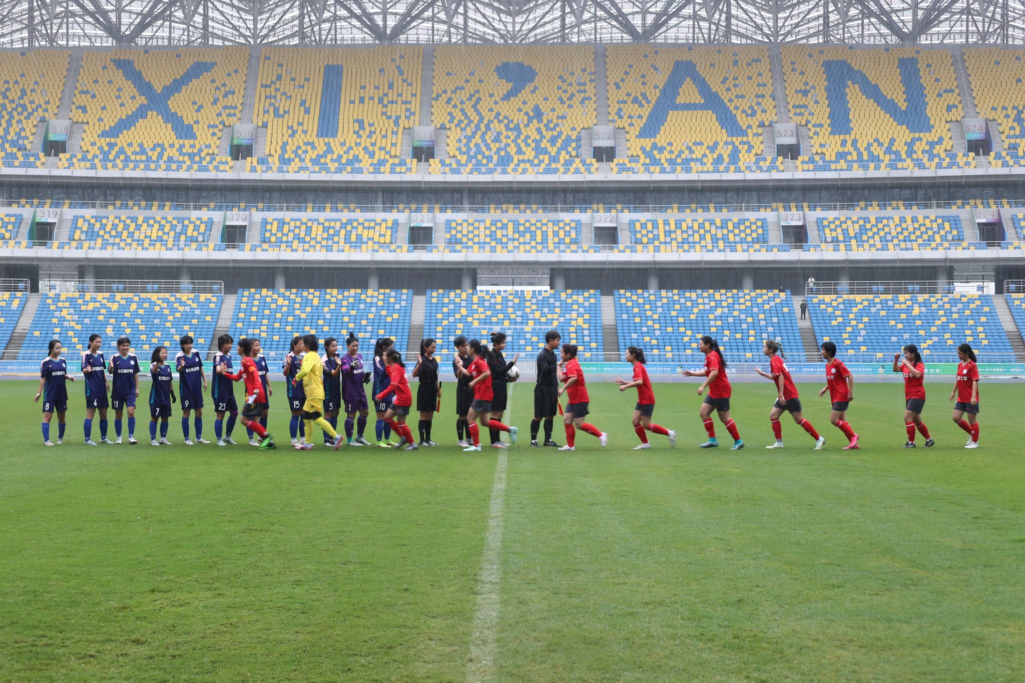 陕西女足迎来女超第一战,西译女子足球队