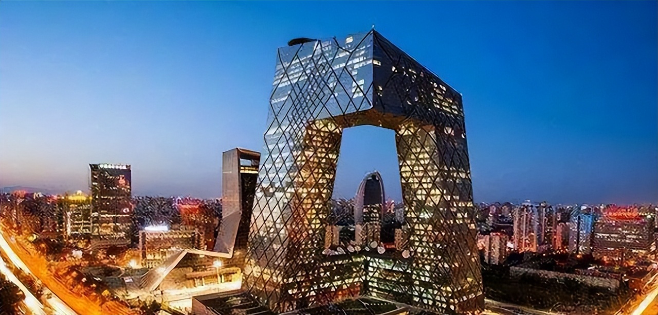 欧阳夏丹主持新闻联播康辉,陪伴欧阳夏丹