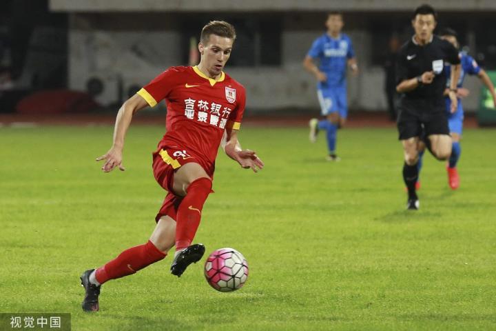 不止孙准浩、巴索戈：世界杯上，那些中国足球熟悉的面孔