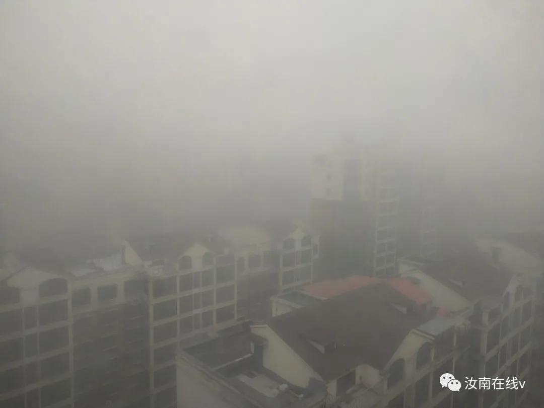 河南省驻马店市汝南县大雾预警,今晨大雾宛如仙境