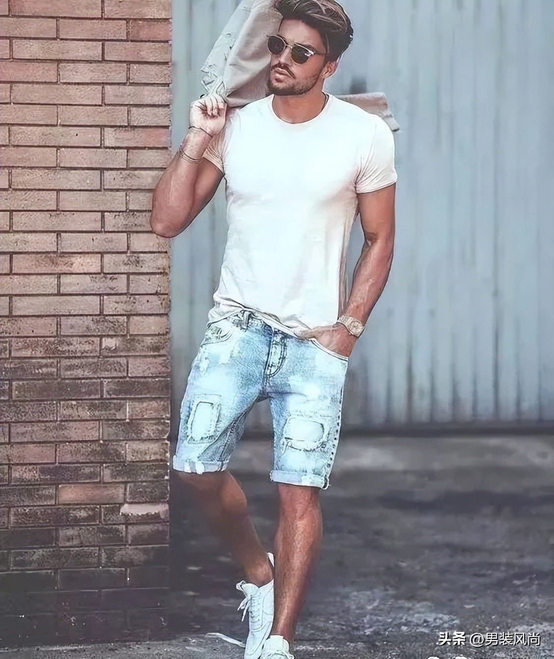 男士黑色t恤搭配什么颜色牛仔裤,男士白色t恤配什么颜色牛仔裤