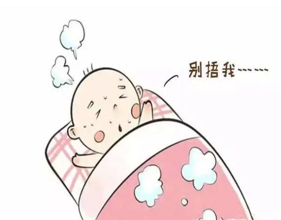 一个月的小孩爱踢被子是因为热吗,一岁宝宝盖被子就踢是热么
