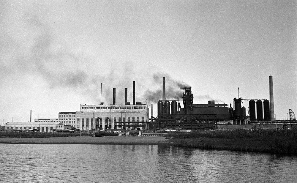 亚速钢铁厂有多少职工,亚速钢铁厂工人