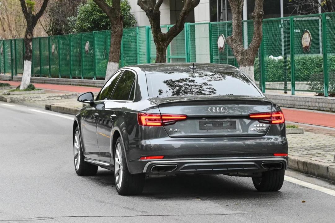 奥迪a4l 3.2 fsi quattro 旗舰型 (2019奥迪a4l quattro二手价格)