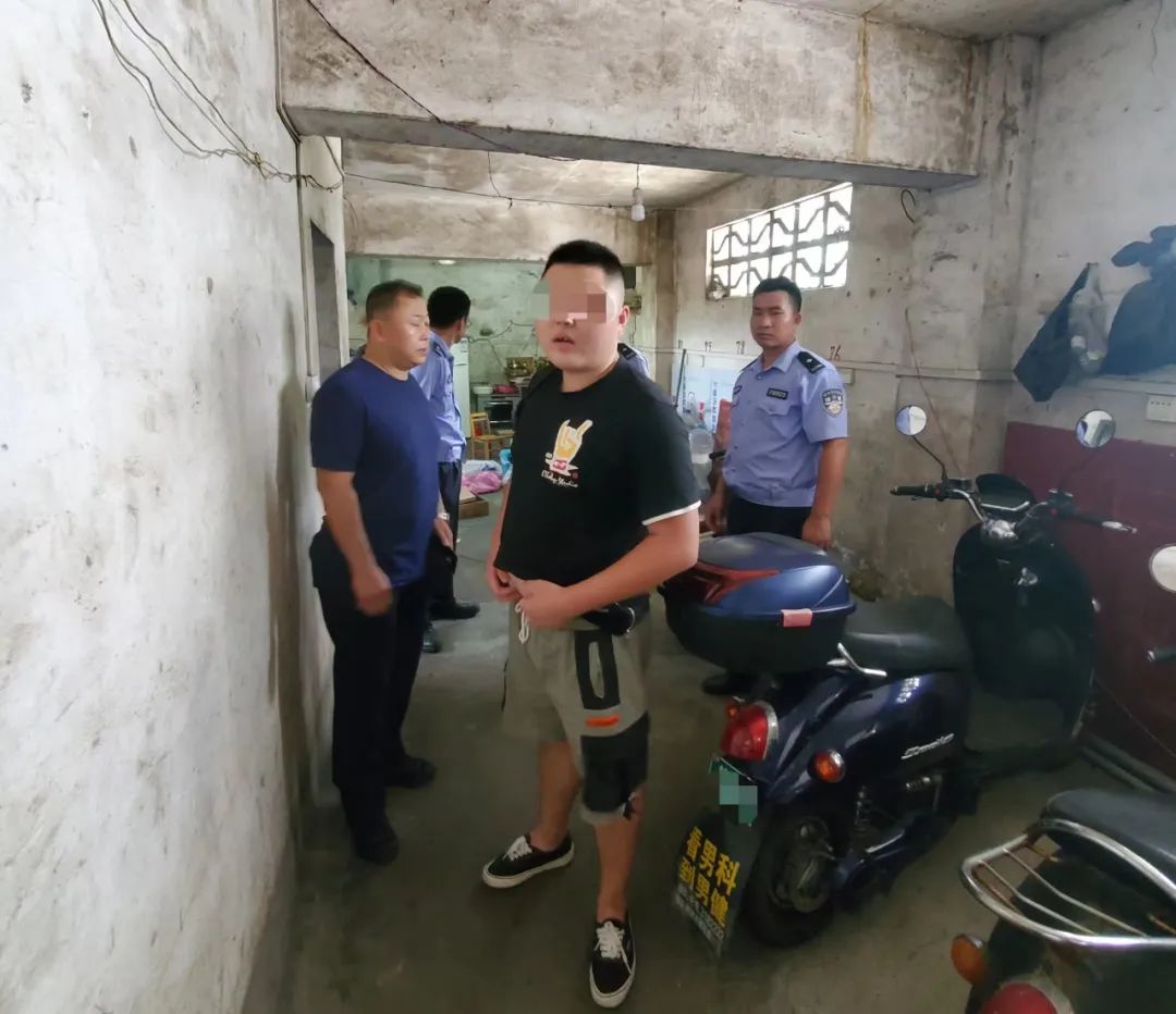 柳州一男子发朋友圈辱骂民警被抓,柳州最近违法事件