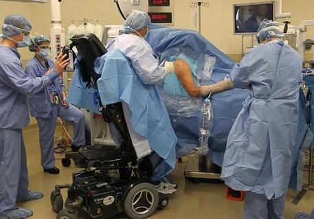 小伙傍上白富美抛妻弃子,小伙傍上女大款被扇巴掌