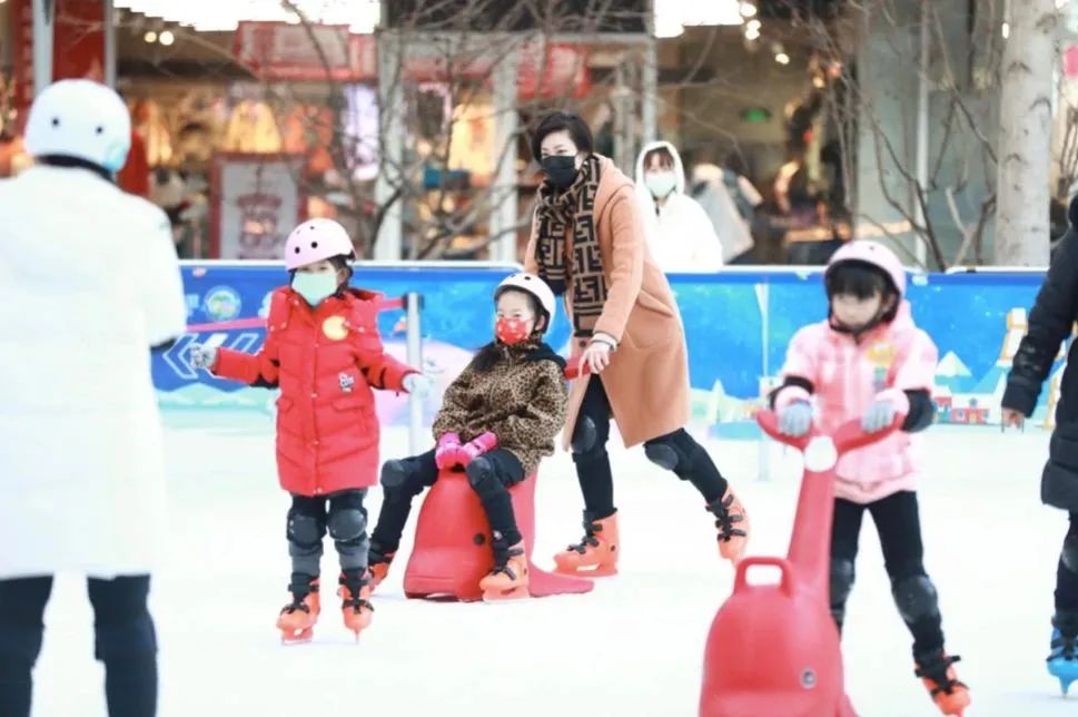 周末来首创奥莱冰冻星球，开启你的冰上冒险之旅