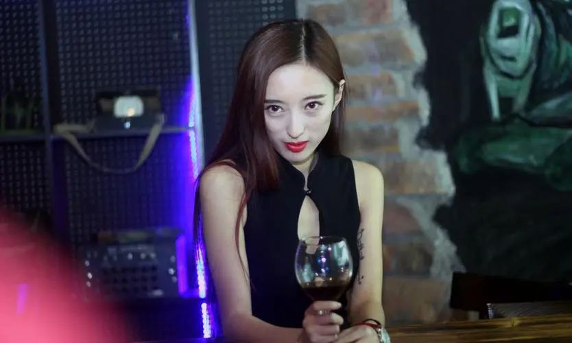 女生去蹦迪容易被揩油吗,蹦迪女朋友被别人搂该怎么办