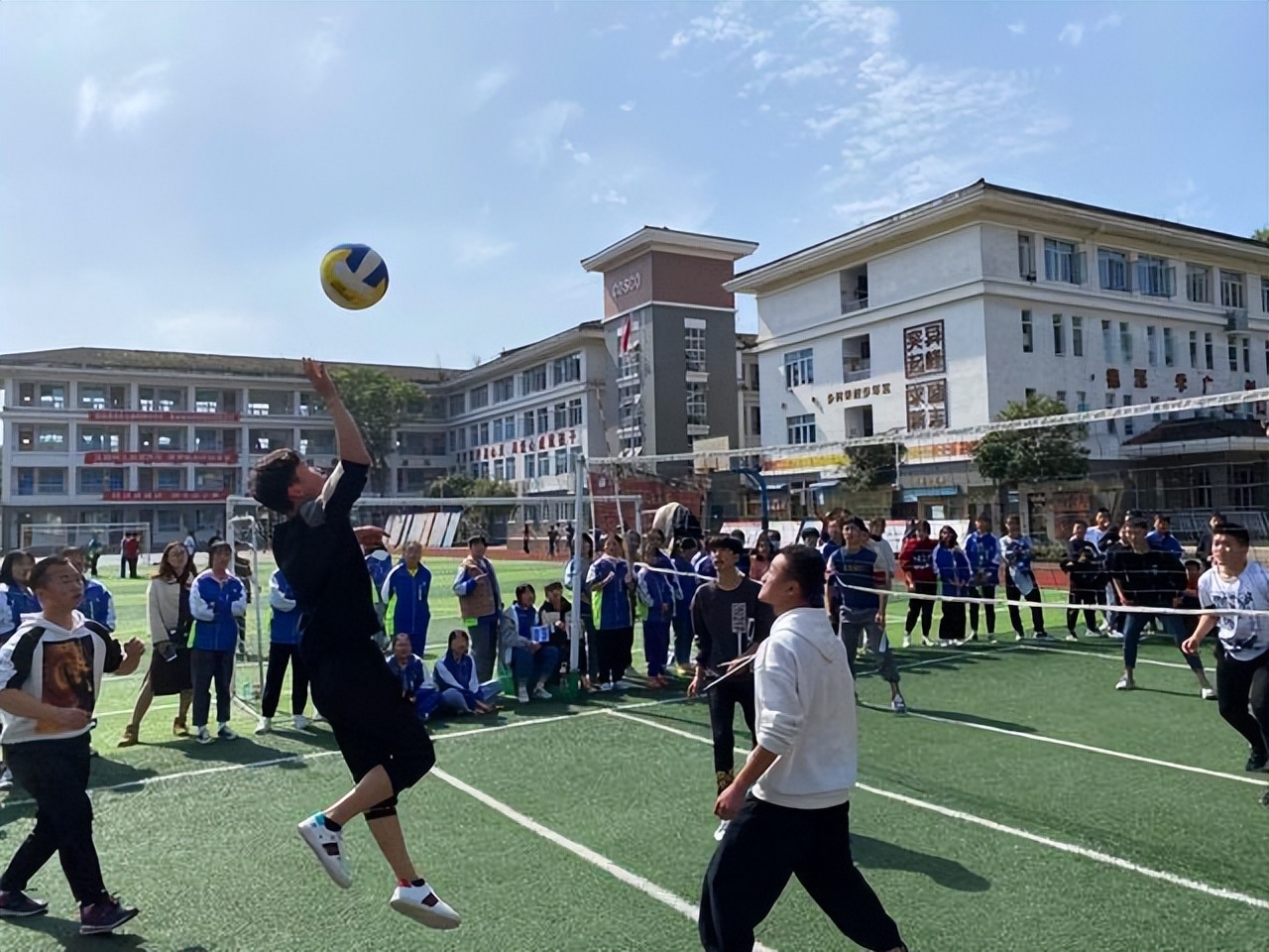 汶川地震女英雄雷楚年出狱,汶川地震15年前救的女孩