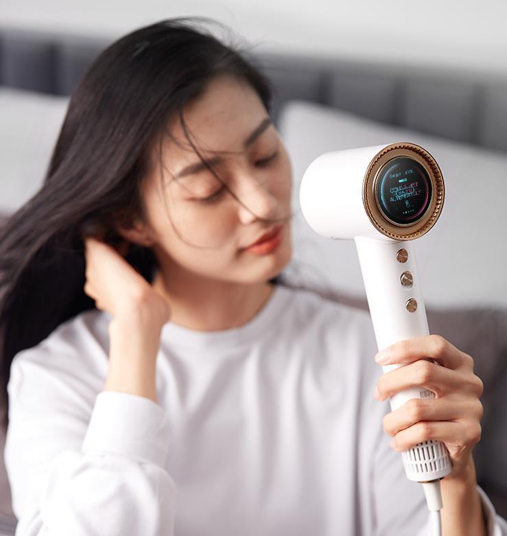 头发干枯毛躁洗完后用什么,洗完头发干枯毛躁用什么护理