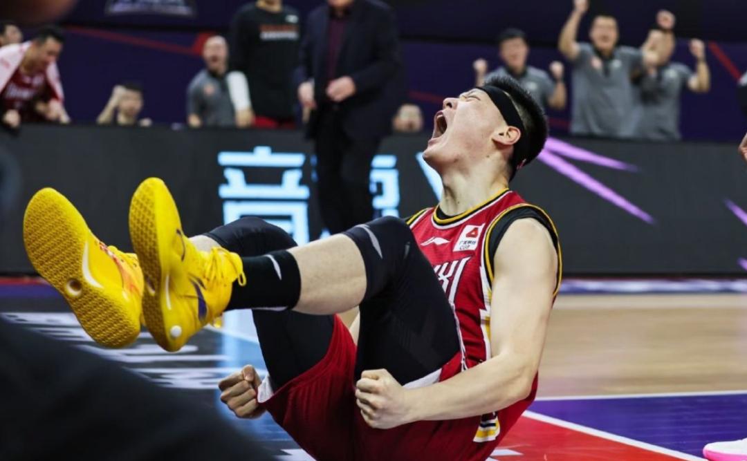 张宁绝平三分,张宁40分10篮板爆炸表现