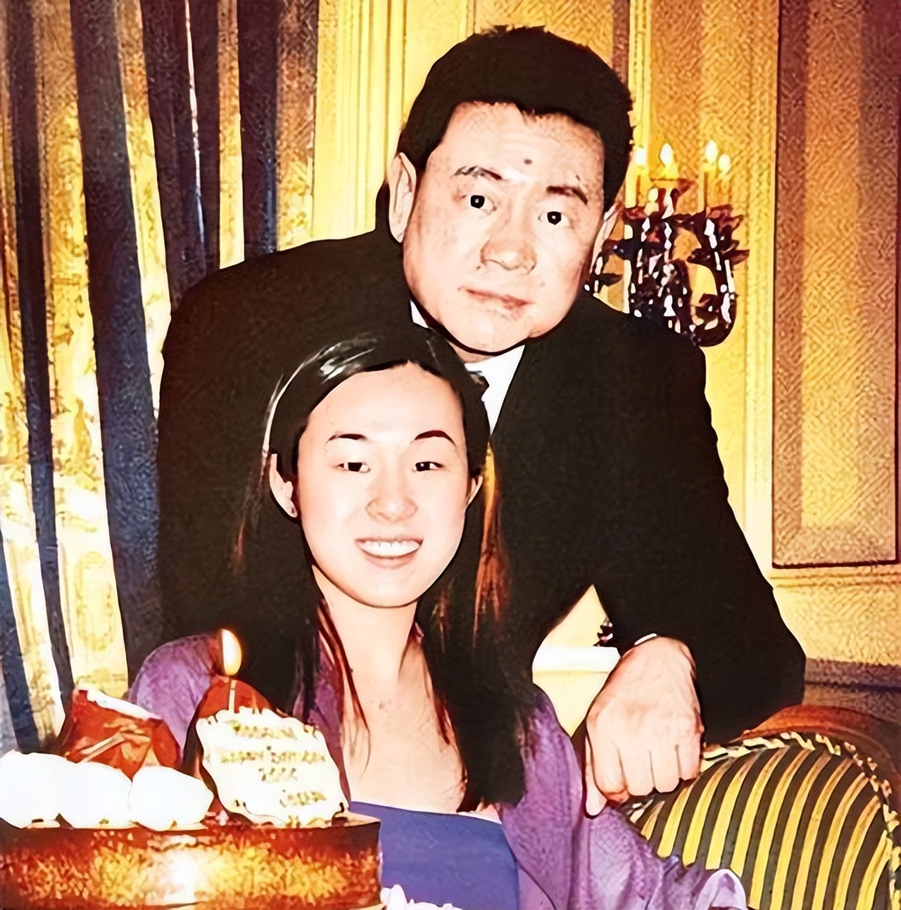 香港第三大富豪，靠继承岳父产业发家，家族坐拥264亿美元资产