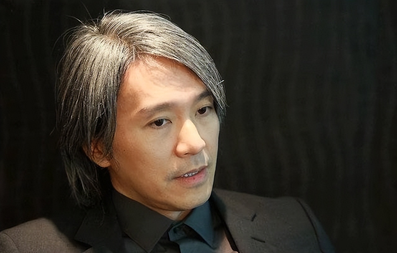 周星驰带林允出场美人鱼路演,林允卡点为周星驰送上生日祝福