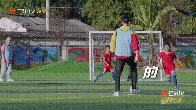 张云龙早期踢足球,张云龙带球过人好帅