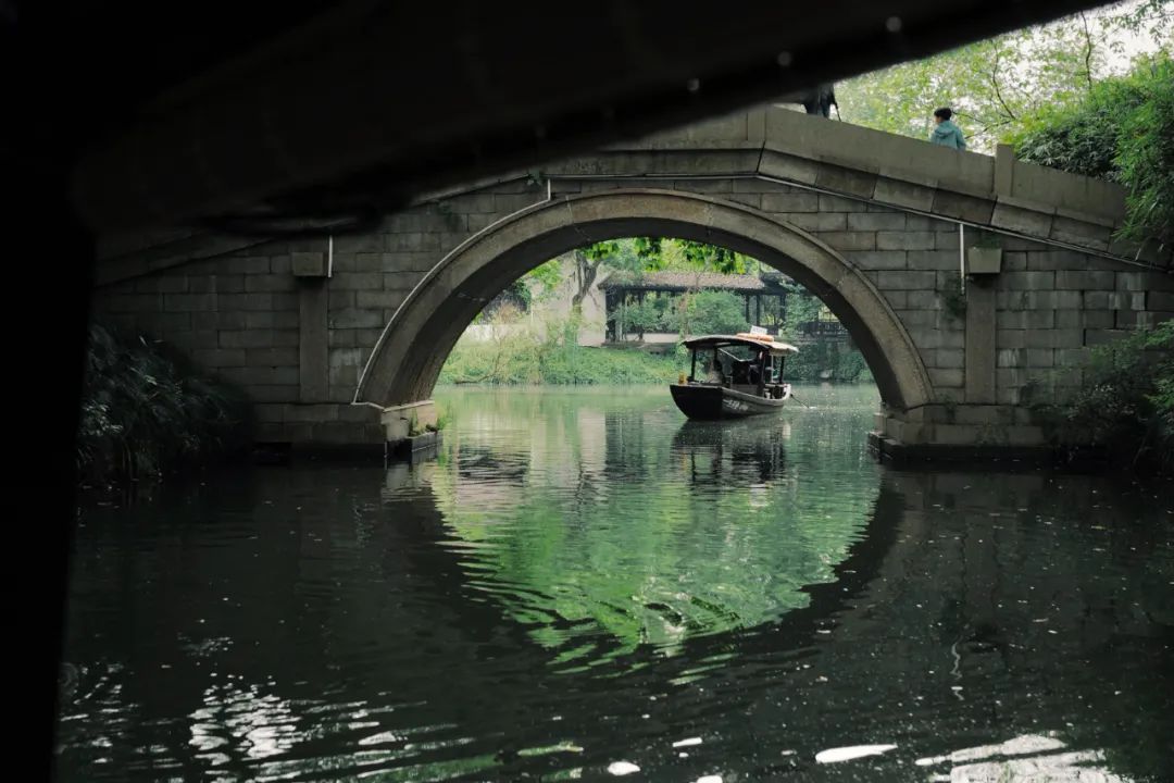 春天的潺潺溪水,春天的顶流