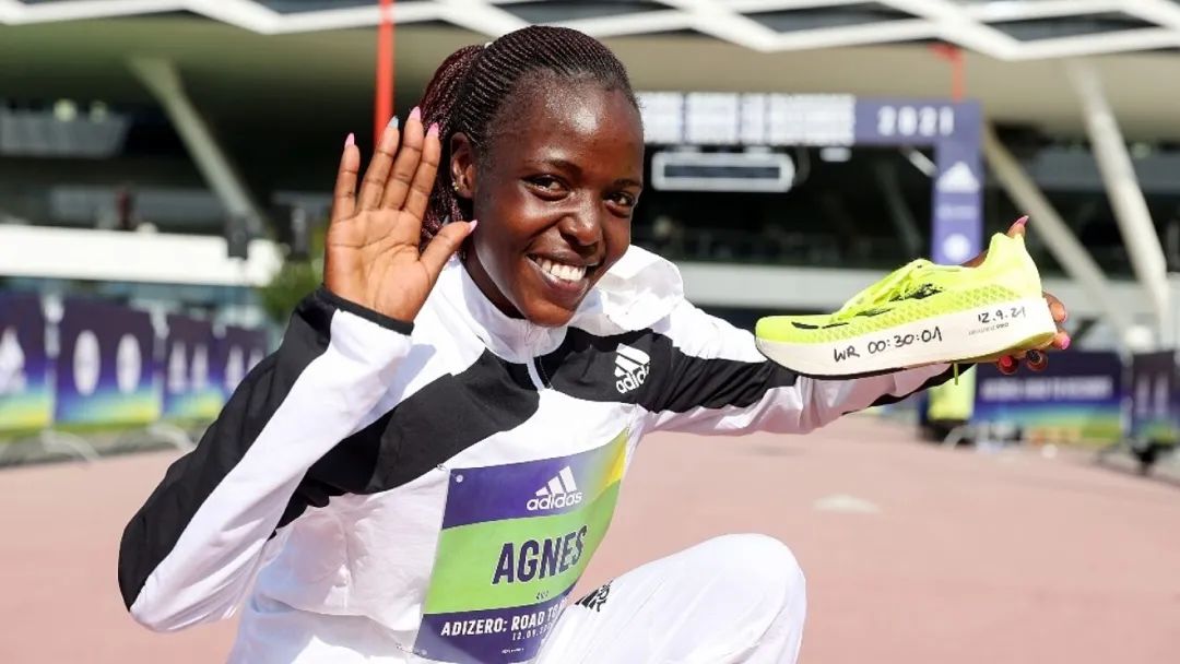 adidas的鞋子有瑕疵正常吗,adidas质量问题