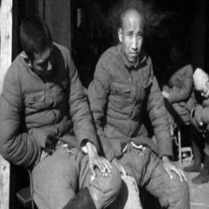 日军兽行：当着男人的面玷污了女儿，临走还残忍割下妻子乳房