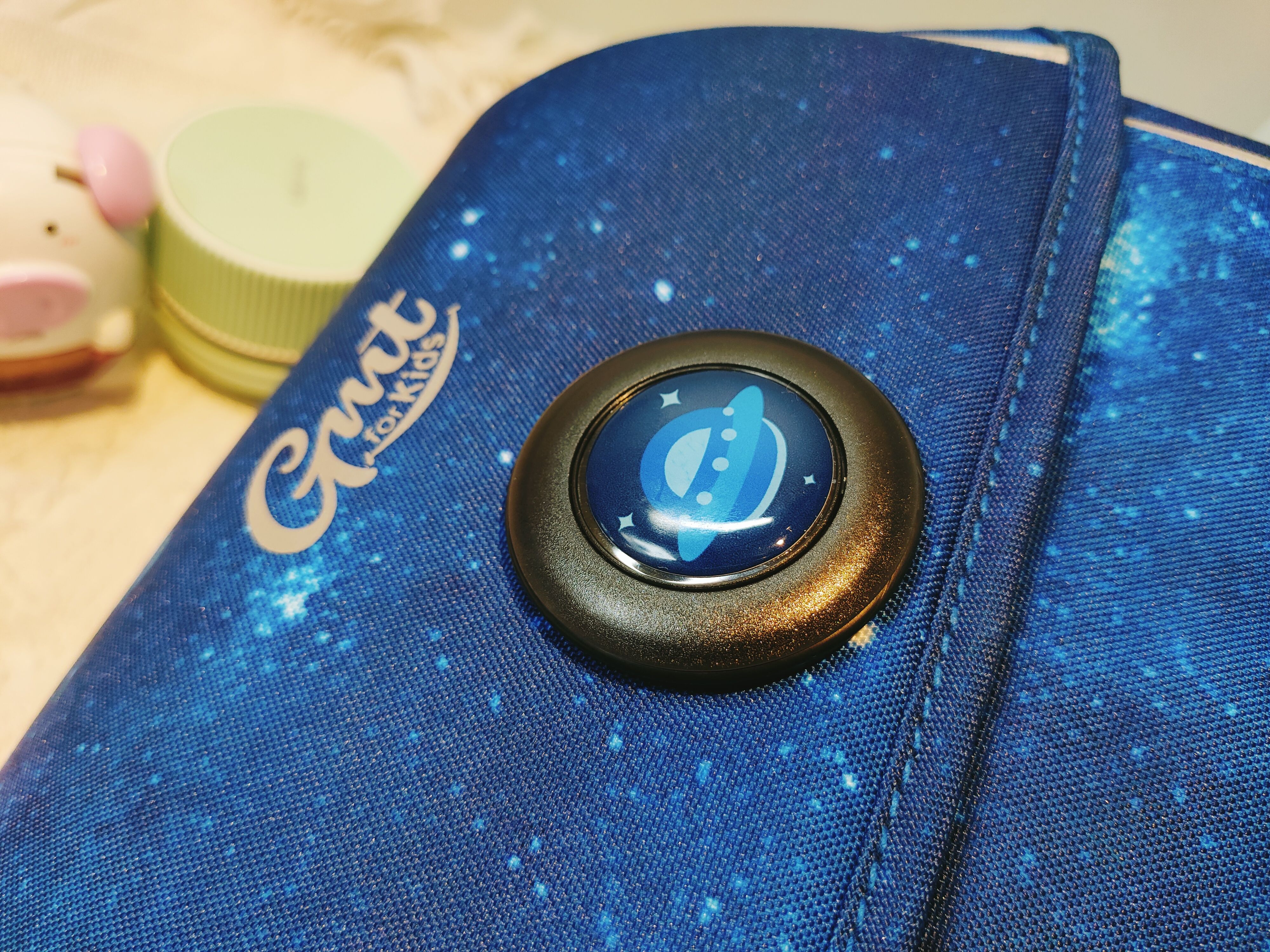 既轻便又实用的小学生书包,学生单肩书包推荐简单