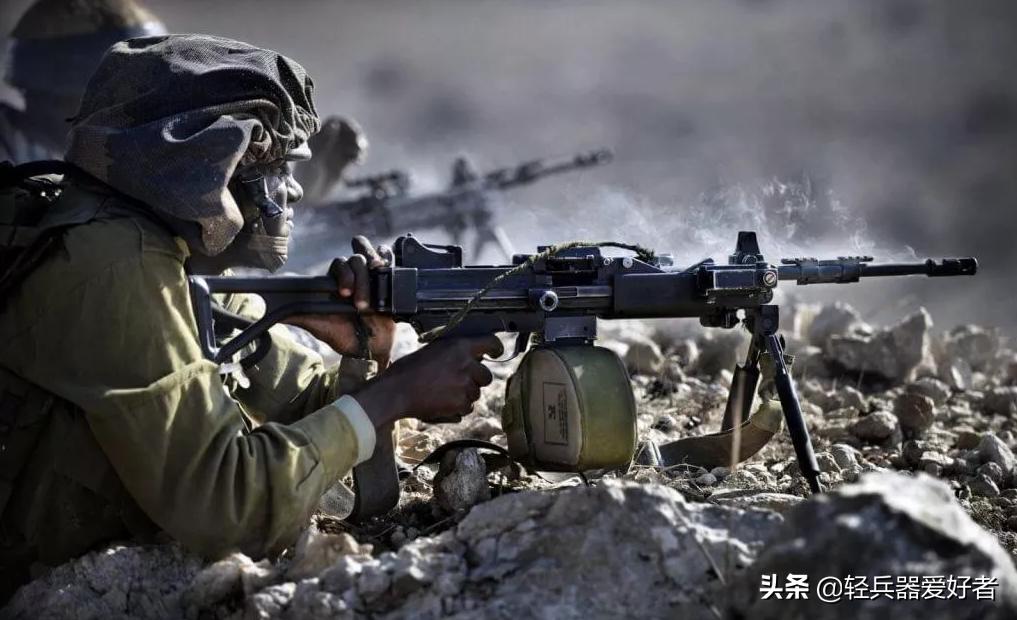 真实战场上的重机枪,轻机枪手能携带多少子弹