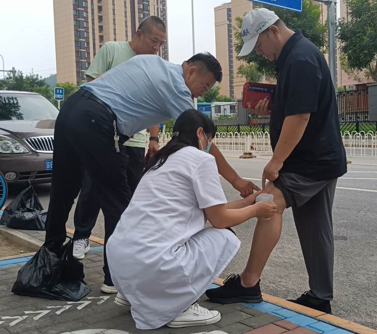 人间自有真情在柳氏三花献爱心