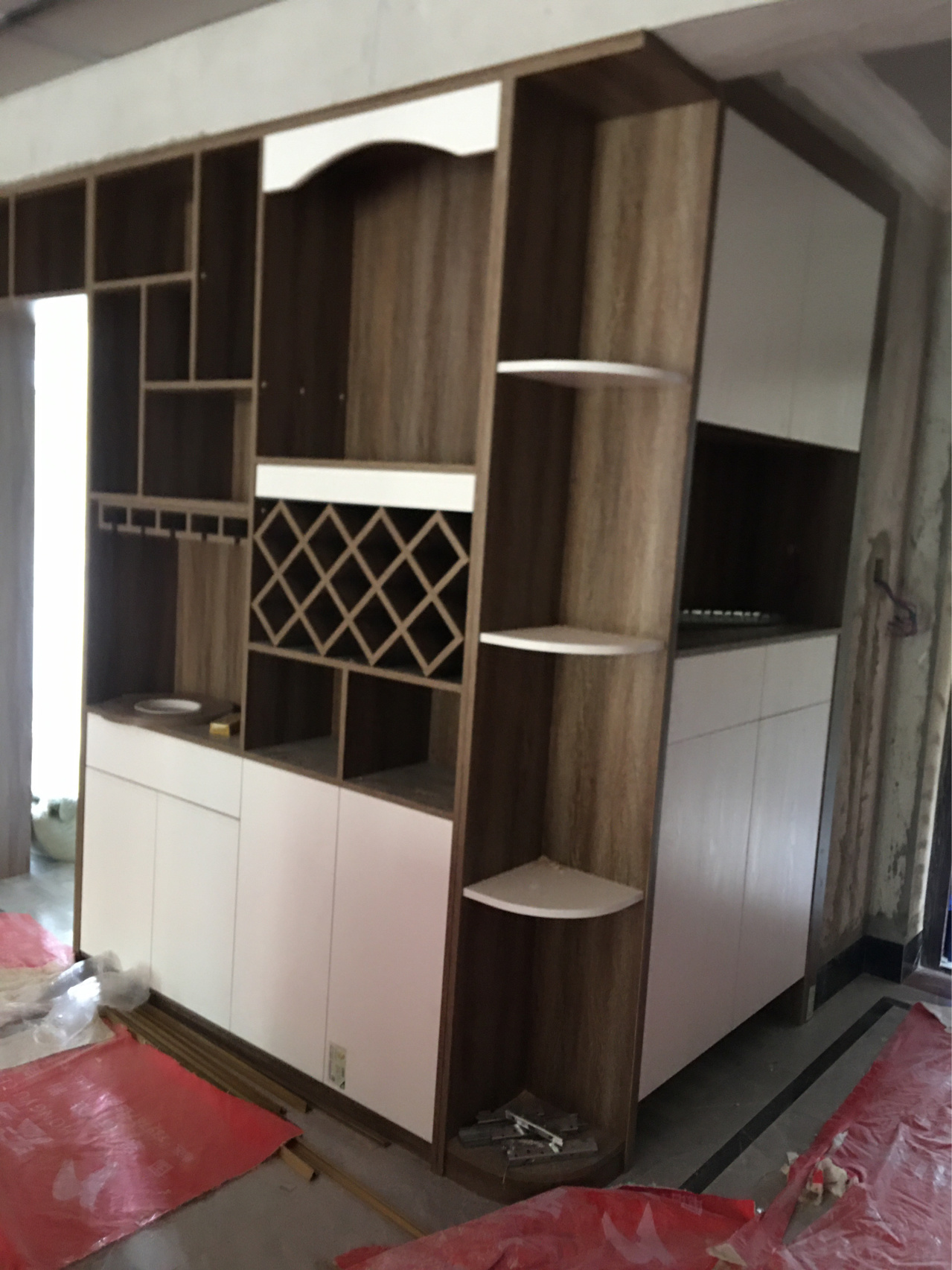 全屋定制比木工做柜子贵多少钱,木工打柜子和全屋定制有啥区别