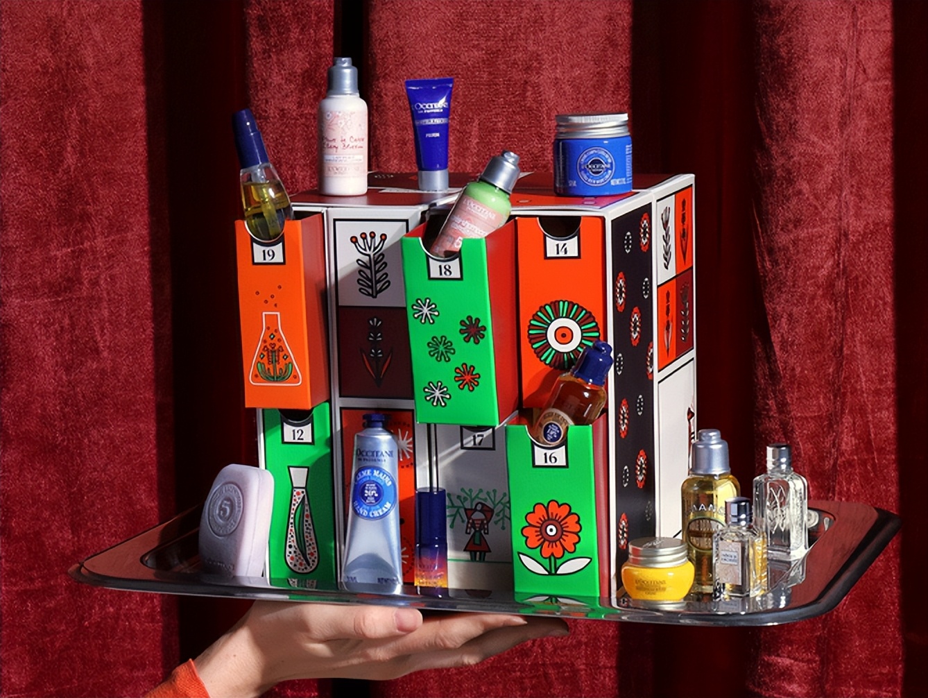 6000块买个日历，抱歉我忍不了