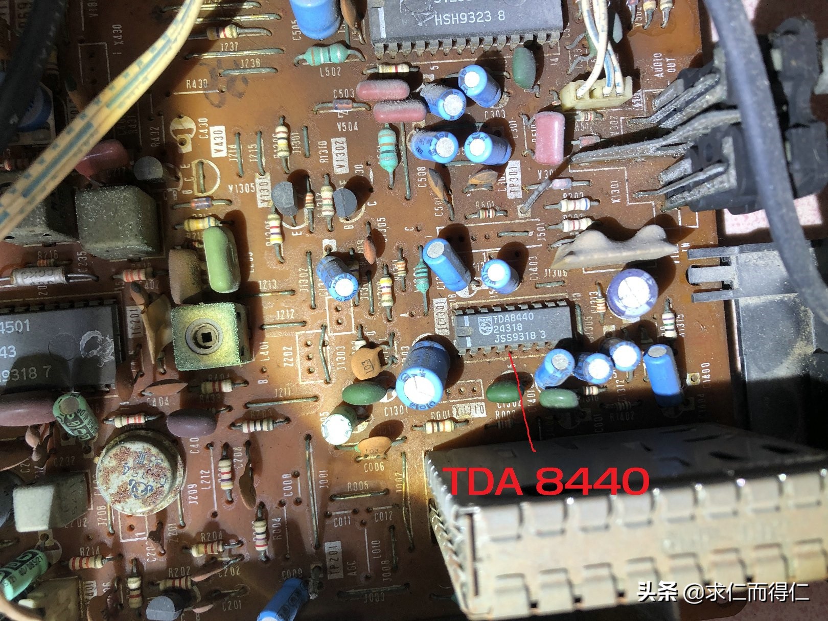 一台老古董电视机,20多年的古董电视换上新电视