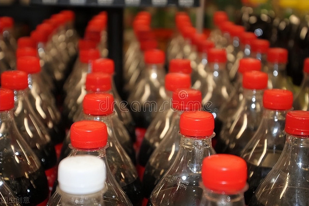 塑料瓶开一个小孔放入一个气球,塑料瓶里面套个气球