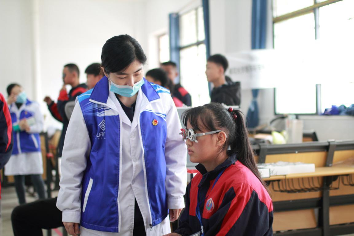 涓庡厜鍚岃鍔╁姏,涓庡厜鍚岃鍏泭娲诲姩