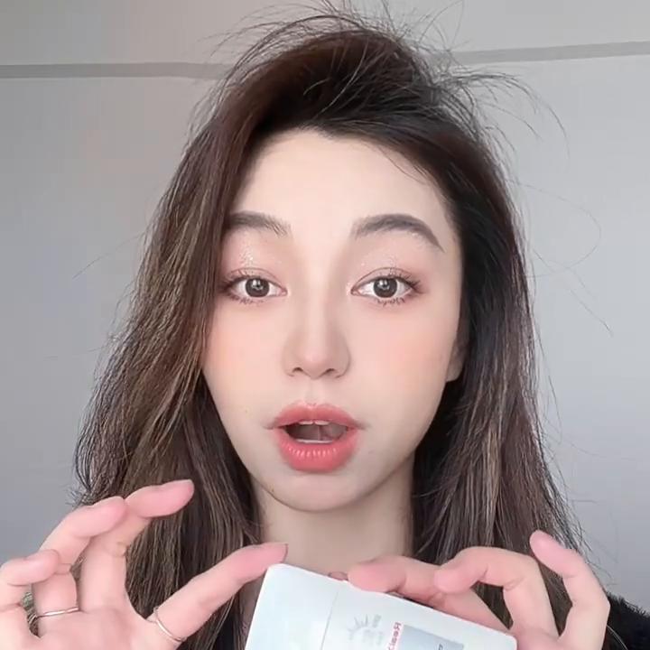 讲真的我是舍不得花个几百块去买防晒霜的 不到一百块钱的...