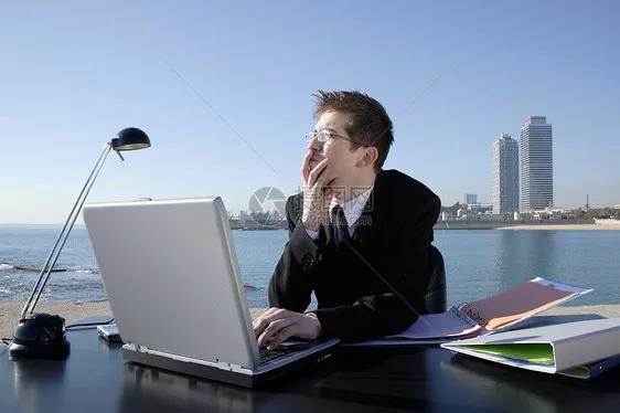 跑业务是什么工作工资高吗,跑业务的工资怎么算