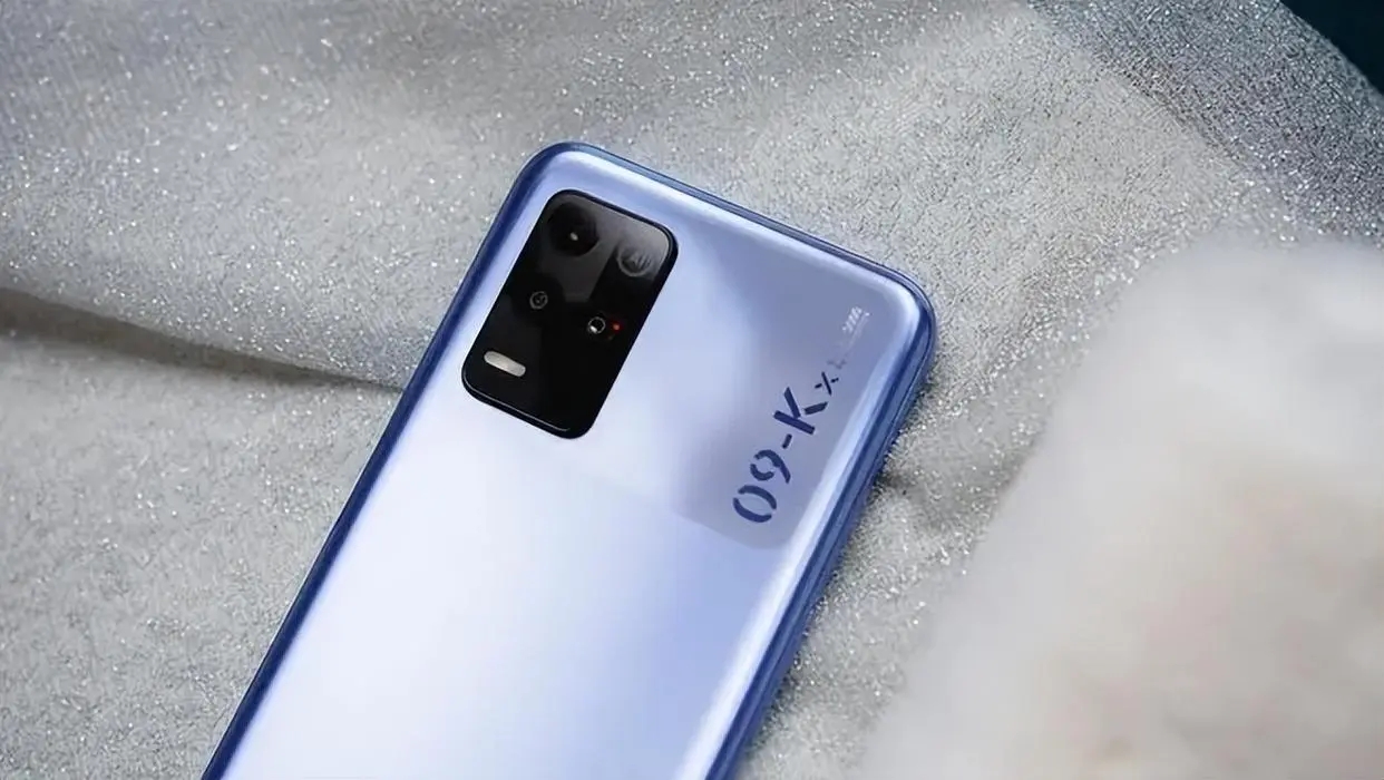 13GB+5000mAh，现已跌至965元，6400万三摄手机沦为百元机