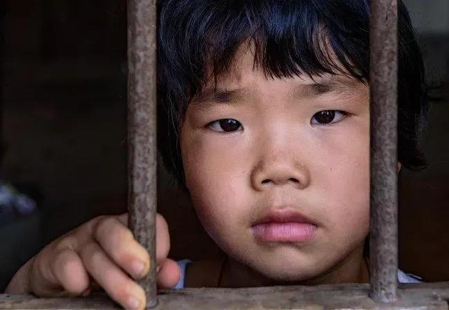 孩子在学校受到威胁怎么办,初中生在学校受到同学威胁怎么办