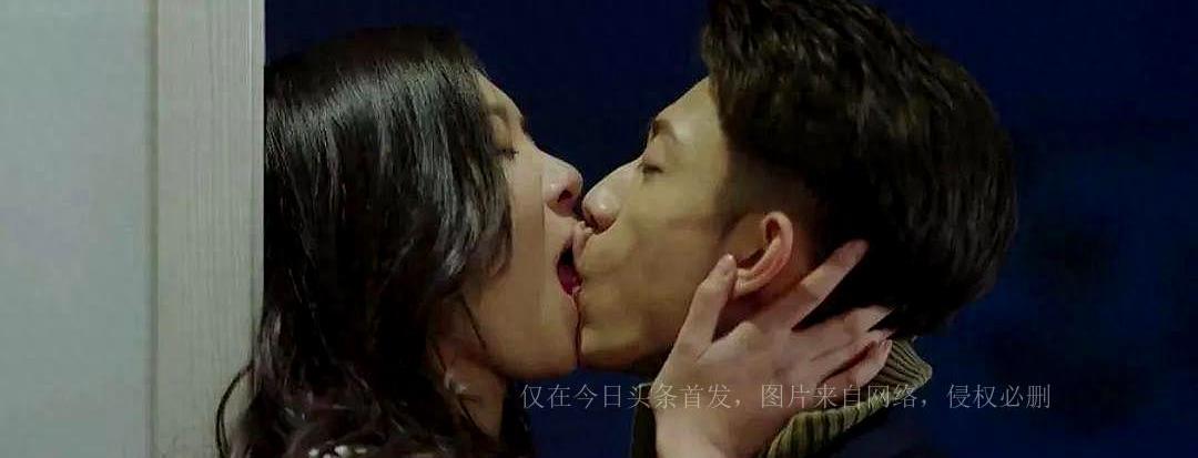 杨紫说吻戏尴尬后怎么化解,杨紫拍吻戏男方亲完转身吐口水