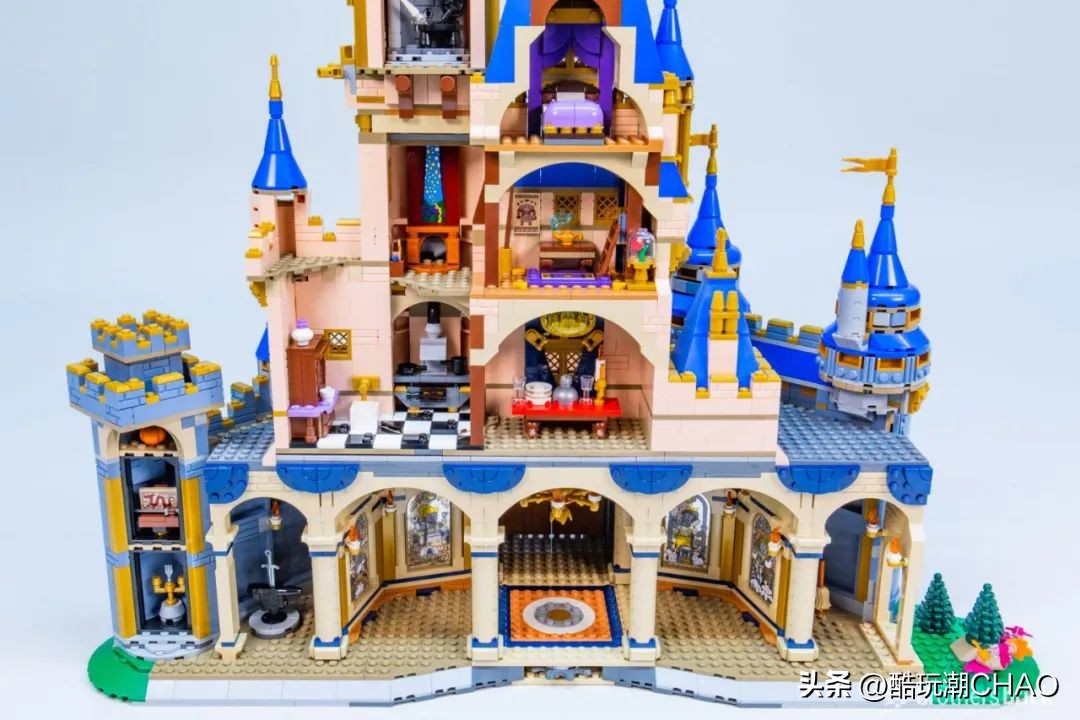 和迪士尼城堡一样高的乐高,和迪士尼乐园相似的城堡