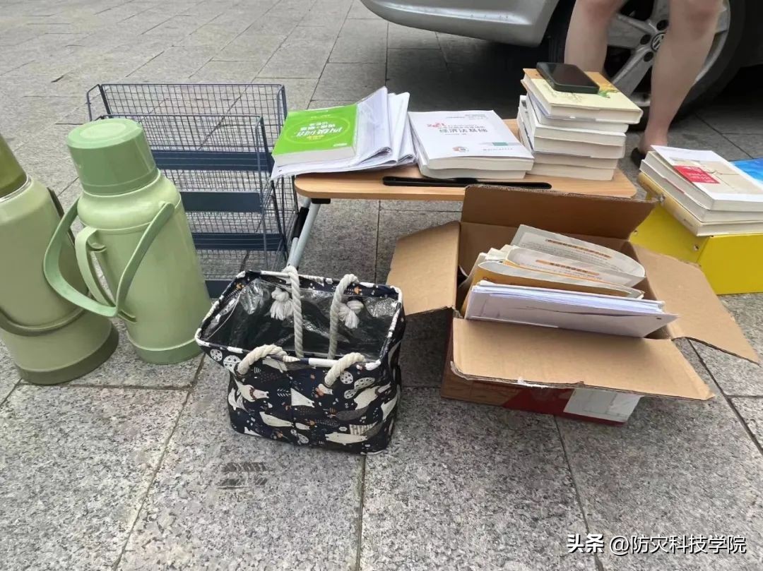 毕业季高校跳蚤市场火爆,大学毕业季活动跳蚤市场