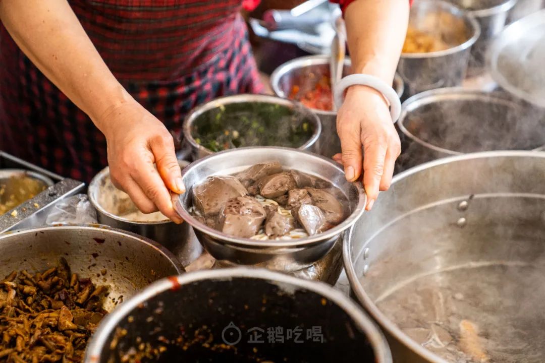 辣到落泪也舍不得停嘴的宝藏城市，不是长沙成都重庆