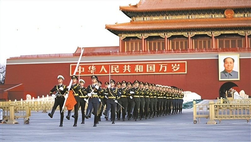 解放军报8月12日,11月28日解放军报导读