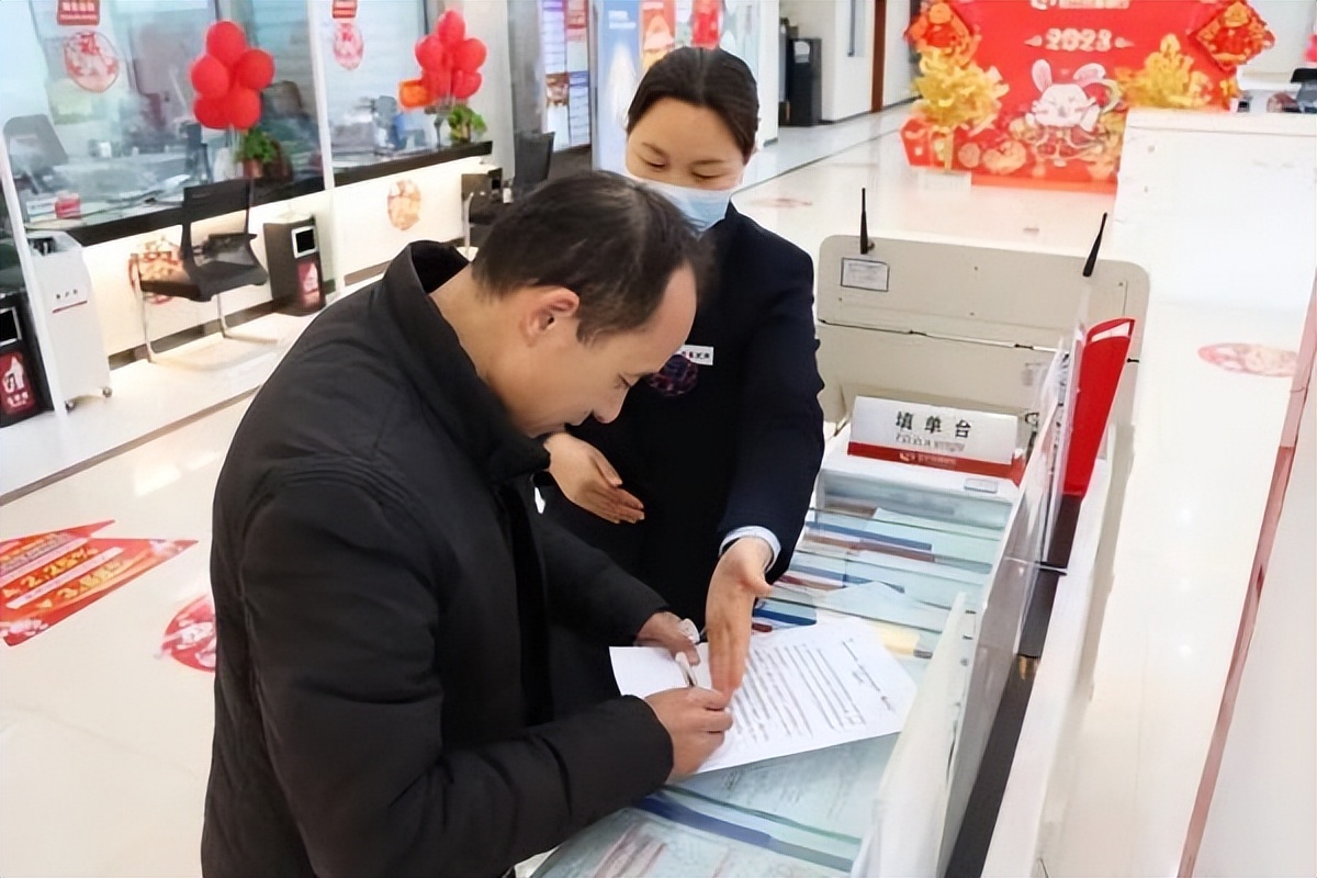 在建行存多少钱可上浮利率,银行存款利率迎来新一波调整建行