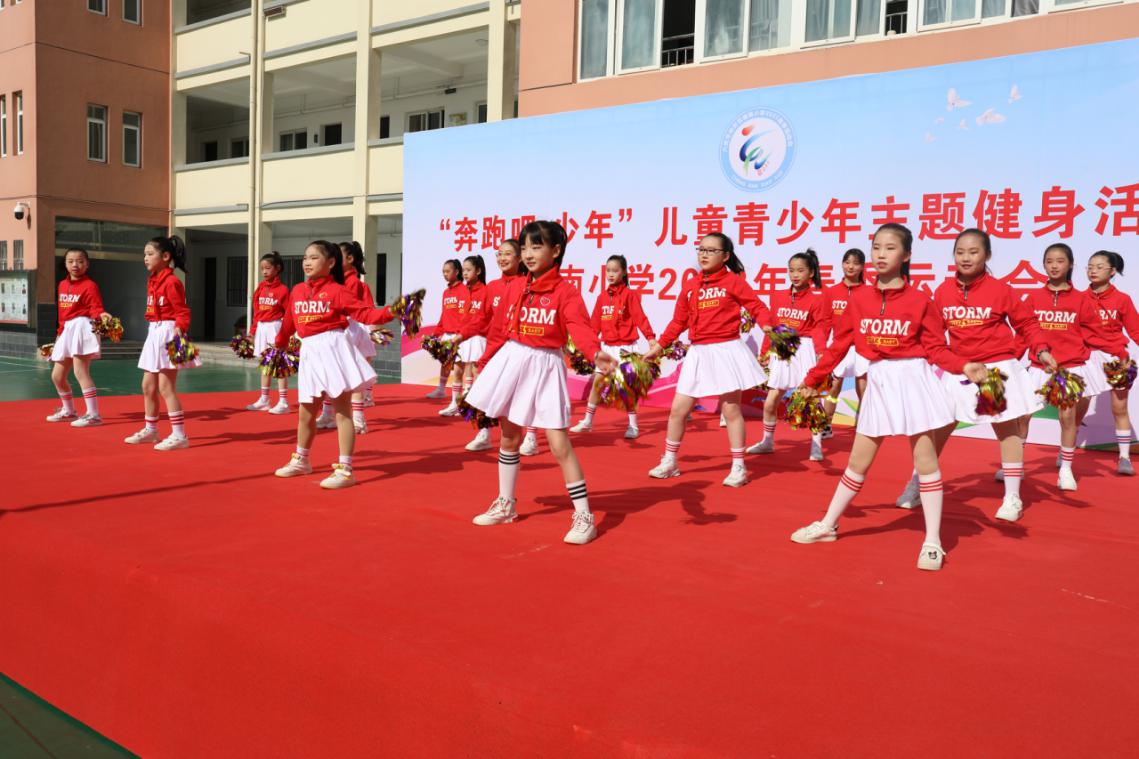 四月芳菲春意暖踏春赏花正当时,四月春意浓踏青赏花正当时