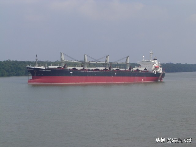 运11万吨粮食去加纳，2天装18天卸，船员半夜值班被抓，数罪并罚