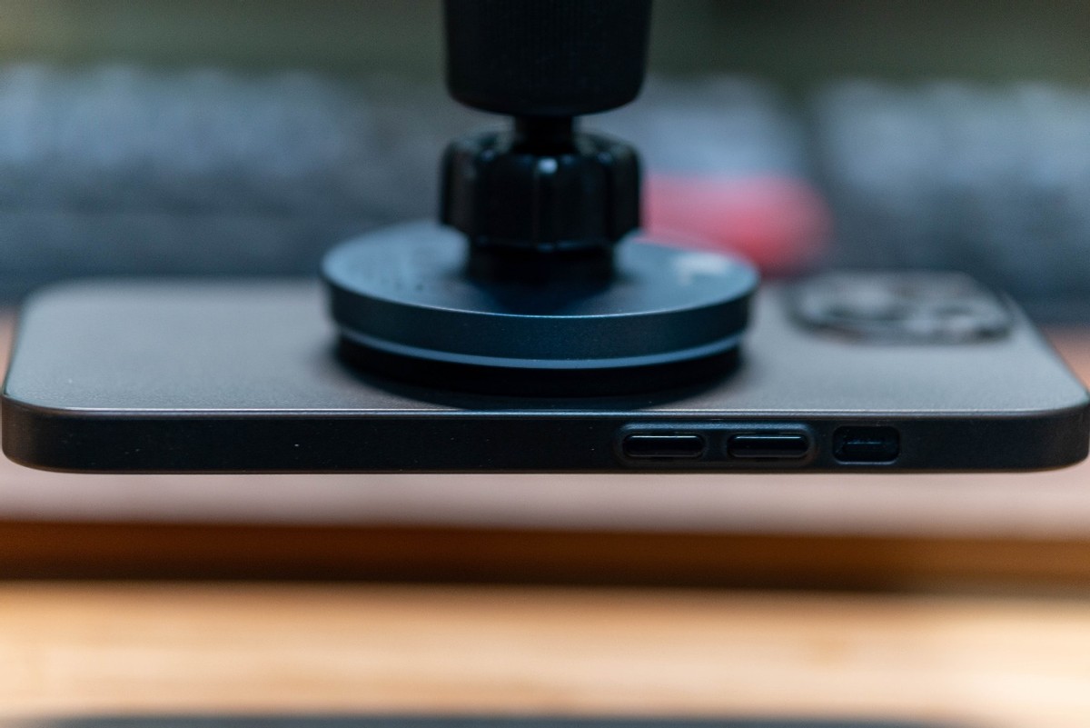 momax支架怎么样,车载磁吸手机支架最新款无线充电