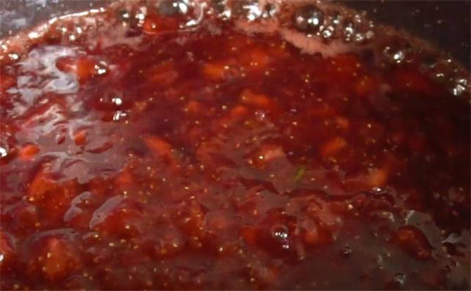 如何做草莓酱只用4颗草莓,草莓酱做法草莓用不用晾干