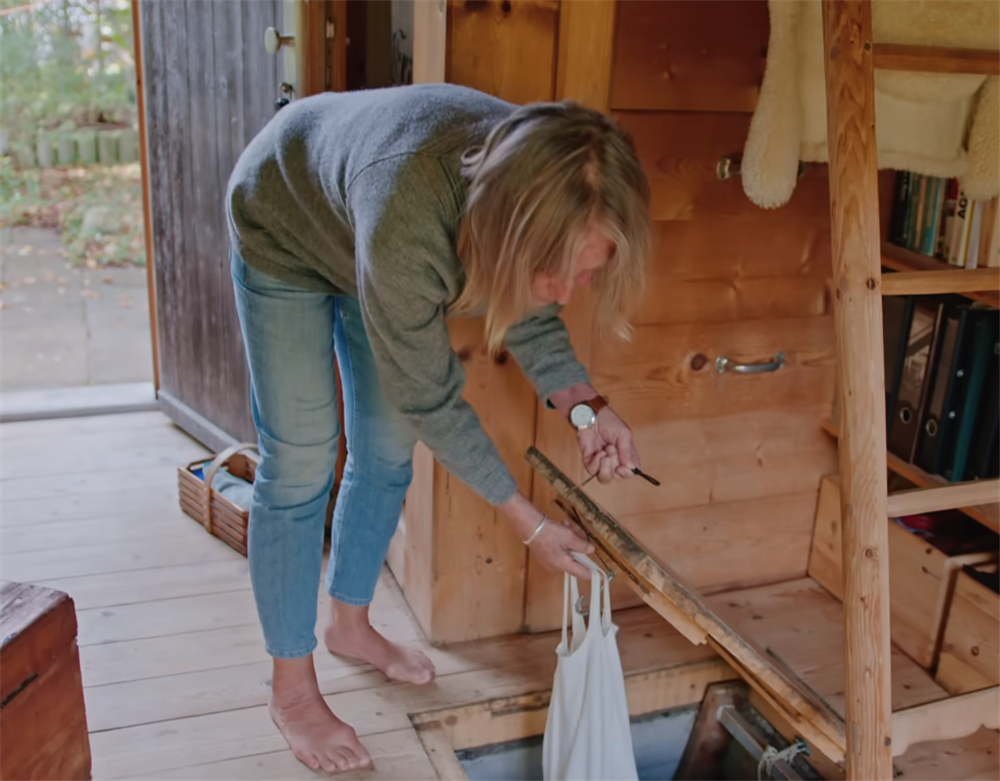 发现一位74岁奶奶的蜗居：16㎡小家没电没暖气，她却一住就是30年