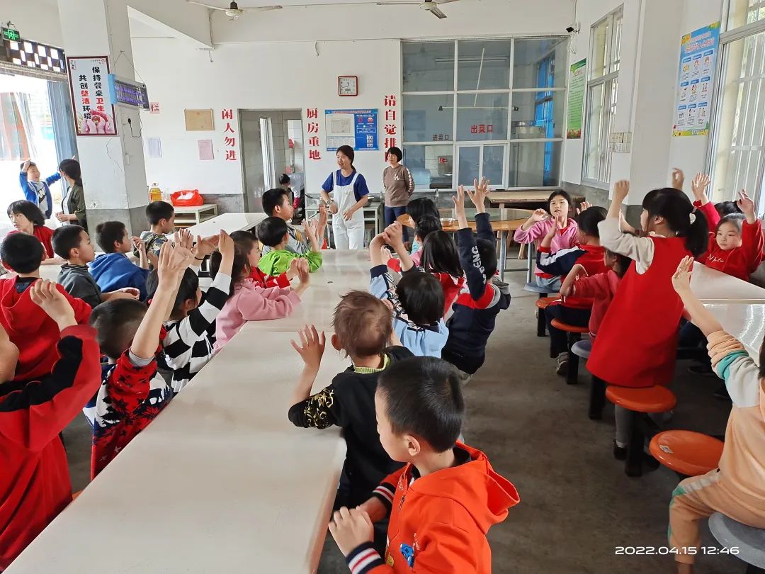 哈德教育|德爱公益俱乐部，用美食温暖孩子的心灵