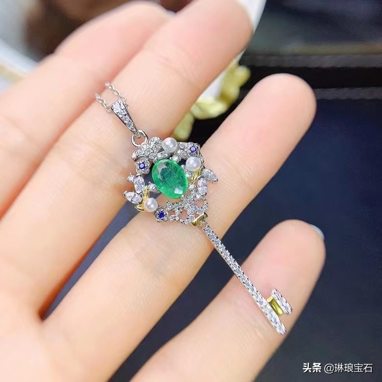 s925银镶嵌纯天然哥伦比亚祖母绿吊坠22061511